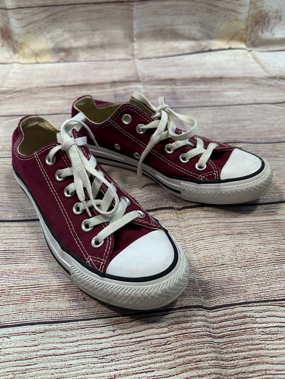 Converse Chuck Taylor All Star Low-Top Sneakers Burgundy Canvas Women’s 6.5